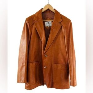Remy 1970s Vintage Cognac Leather Blazer Jacket
Men’s Fit Size 40
Retail $1500